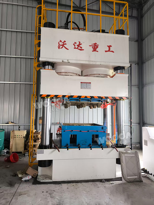 1600噸塑料托盤液壓機(jī)